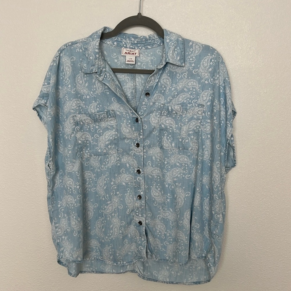 Ariat Oceanside Shirt in Blue Paisley size Large.
